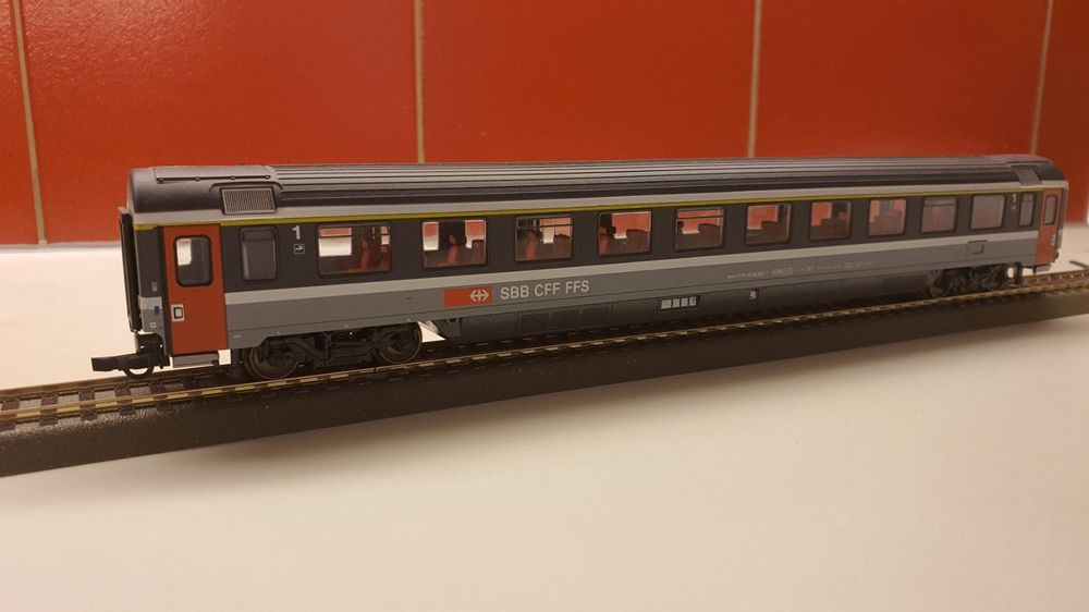 ROCO HO REF: 44324 VOITURE VOYAGEUR SUISSE, 2e CLASSE SBB CFF FFS 50 85 20-34 515-0 WAGON AMENAGÉ - Collection