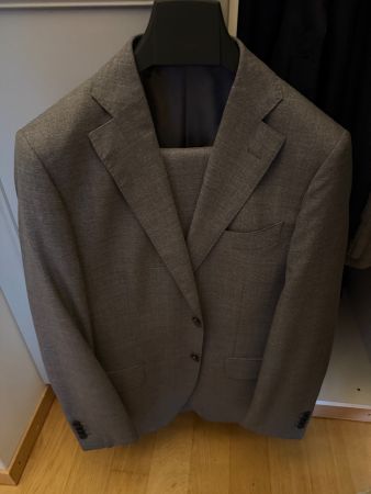 Suitsupply Medium Grey Suit – Size 50R