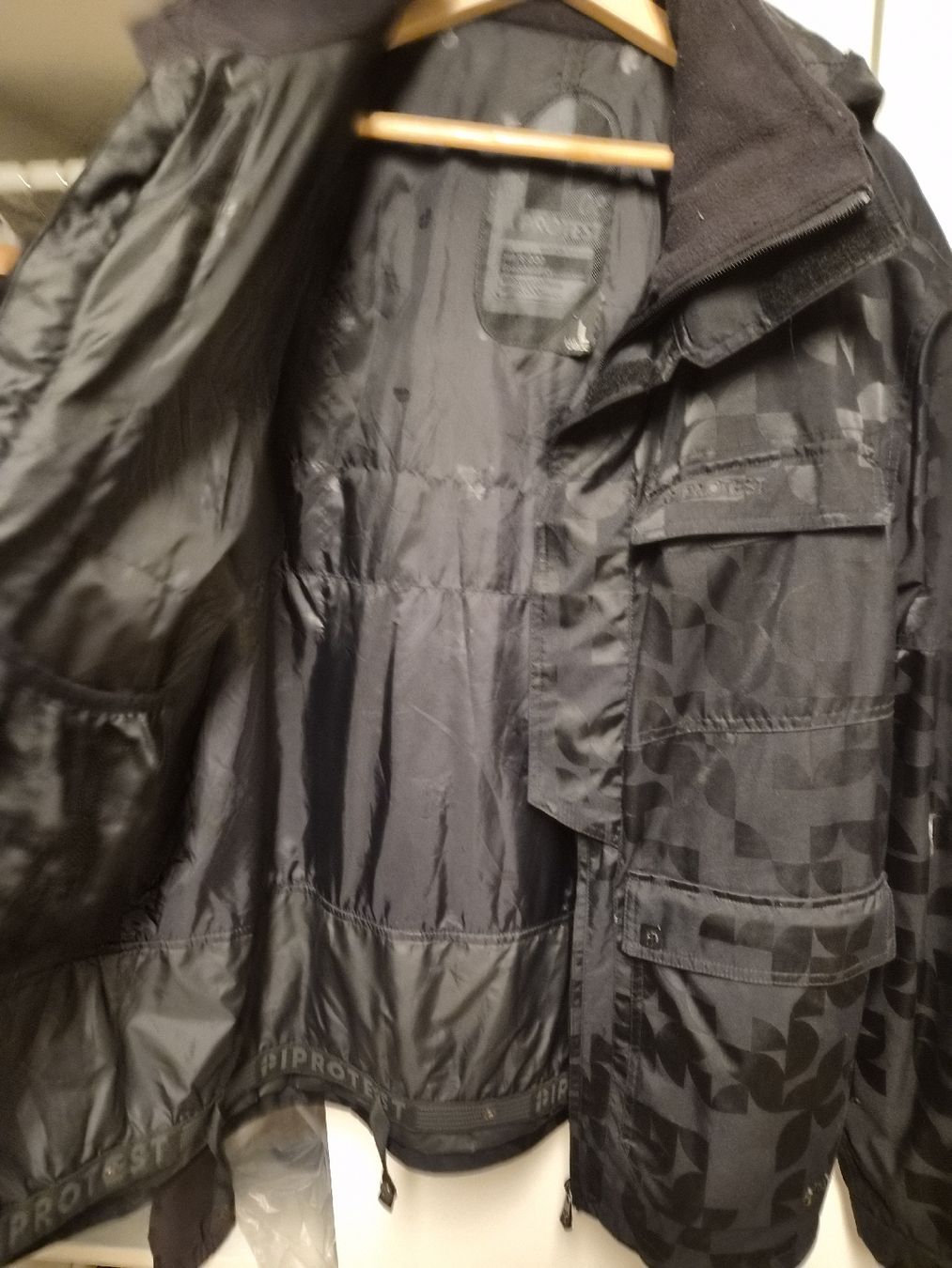 Burton Jacken: Protest Winter oe Snowboard Jacket Burton-Large – Gebraucht aus Maur von Sofi___ 1