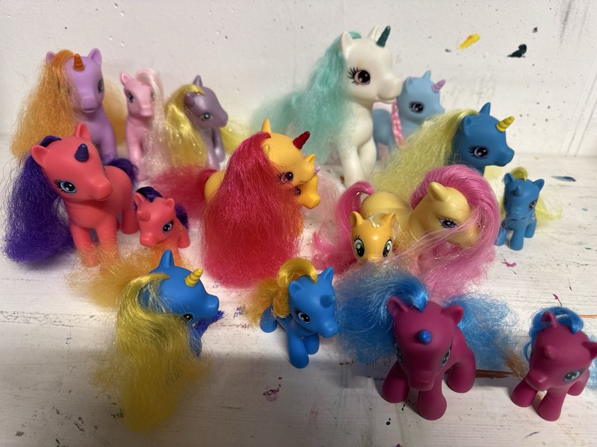 Spielzeuge: Pony Figuren17 Stck – Gebraucht aus Mülligen von Stalagmit