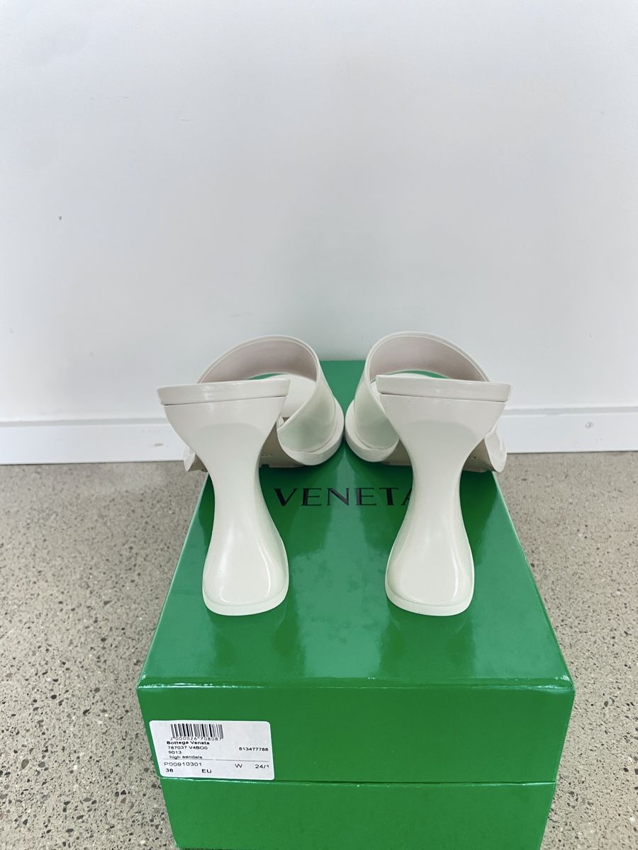 Bottega Veneta Scarpe da donna: Bottega Veneta Cha Cha Mules – Nuovo (secondo la descrizione) da Stäfa venduto da Nicole093 5