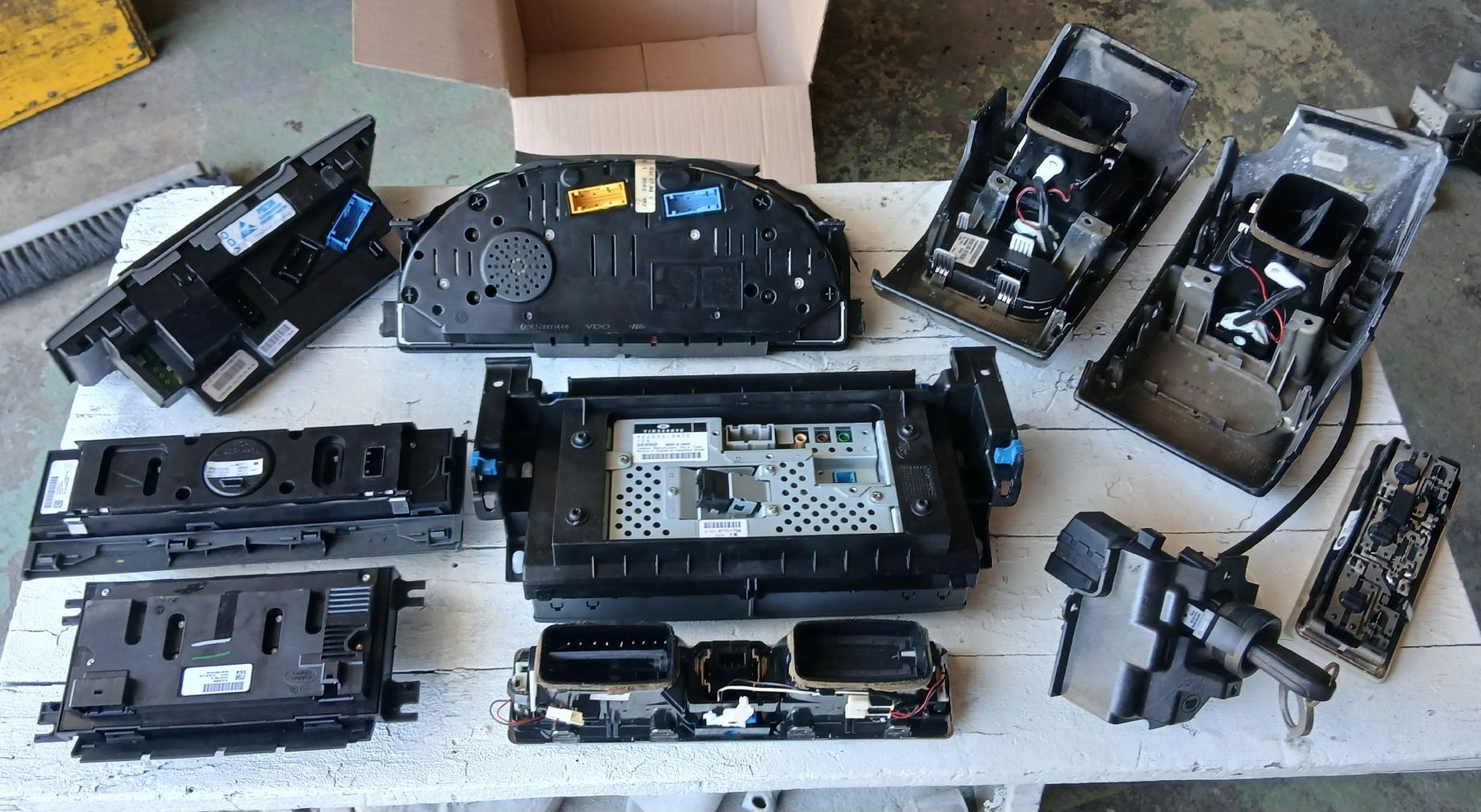Land Rover Tutti pezzi di ricambio auto: Lot de pièce Range Rover 3.6 V8 Diesel – Usato da la heutte venduto da Auto-stock 2
