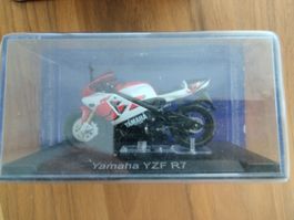 Yamaha YZF R7 1:24