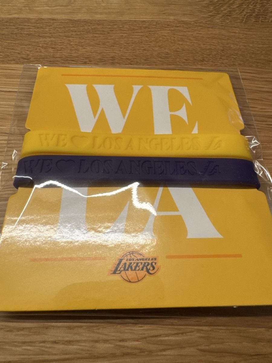 Bracciali & Braccialetti: LA Lakers Wristbands 2 Stk – Nuovo e nell'imballaggio originale da Baar venduto da Frigo27