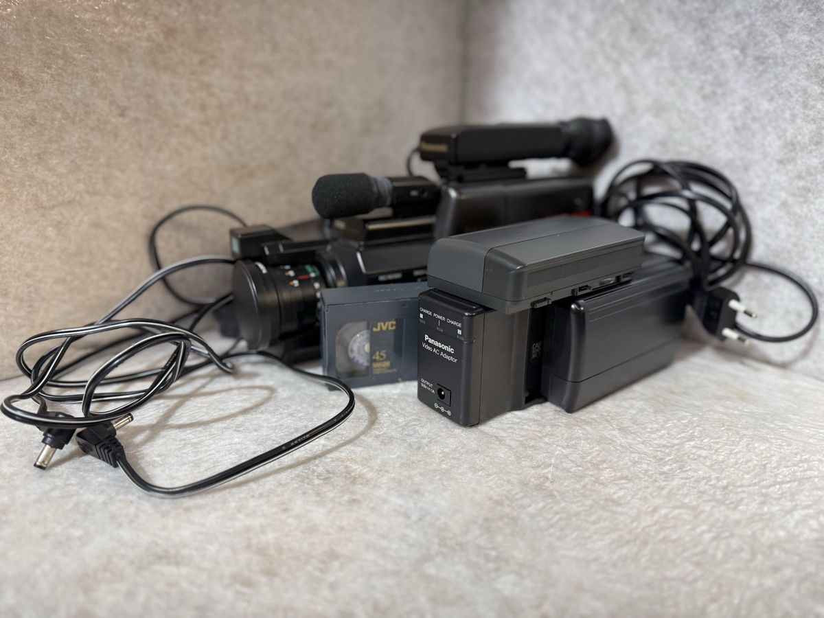 Panasonic Videocamere: Panasonic MC10 VHS-C Camcorder – Difettoso da Basel venduto da RoyalPerformance 5