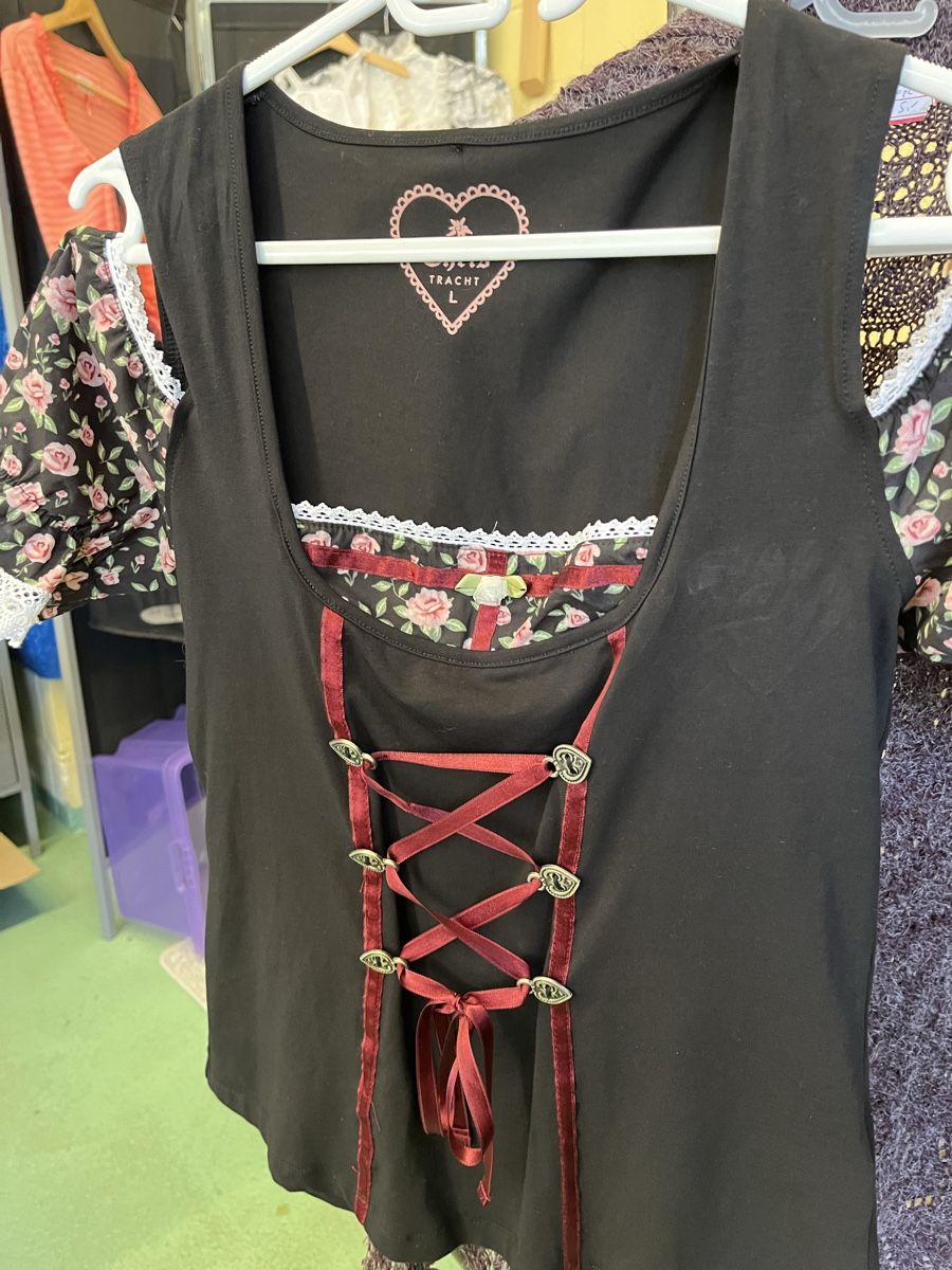 Blusen: Dirndlbluse Grösse L floral schwarz – Neu (gemäss Beschreibung) aus Mosnang von KurtHe 3
