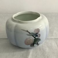 Royal Copenhagen: Antike Vase,  Rosen, 1752 424, Nr. 117