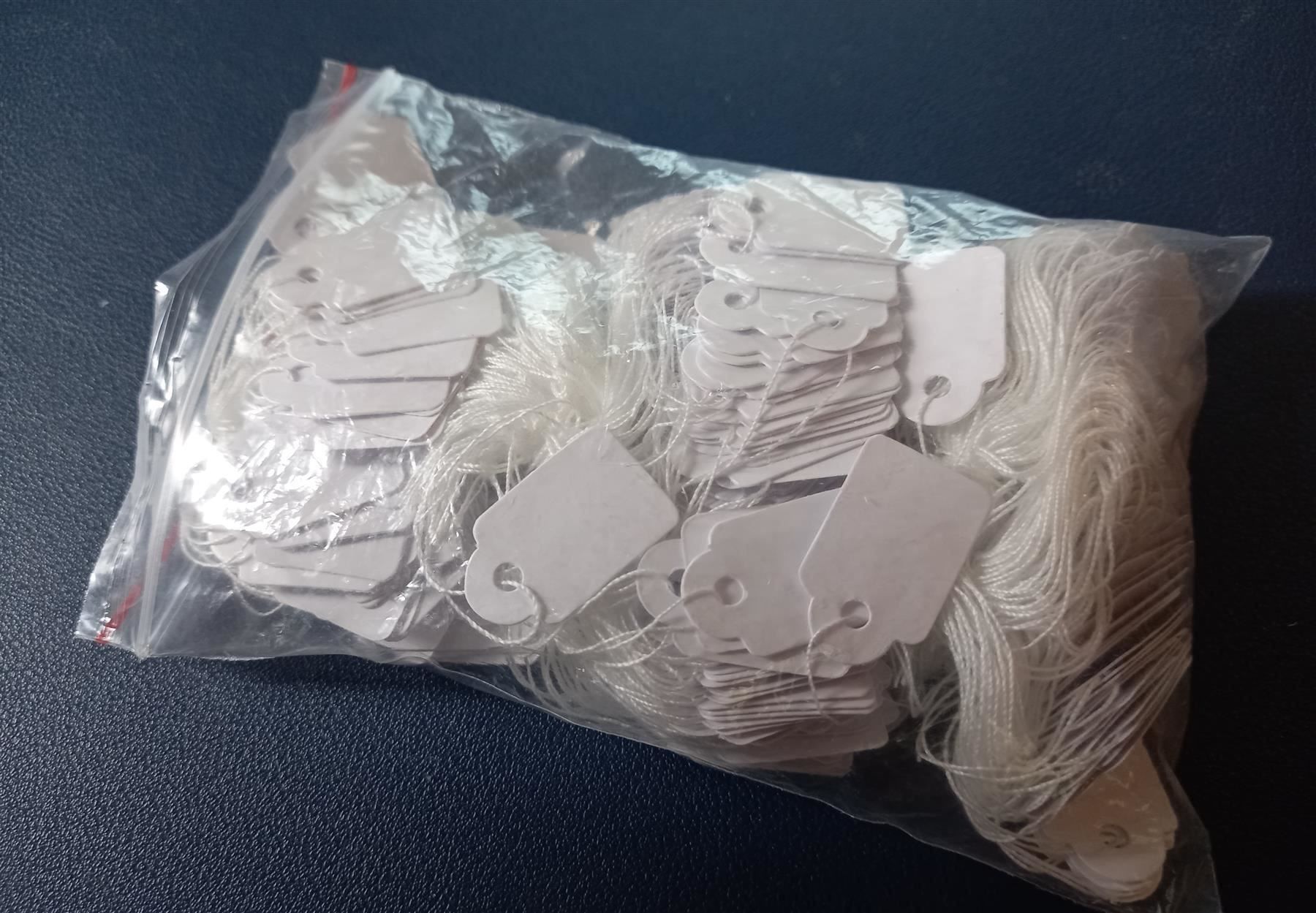 Aufkleber: 500x Etiketten Preisschilder mit Schnur - Étiquette volante – Neu und originalverpackt aus Lausanne von novastoris 1