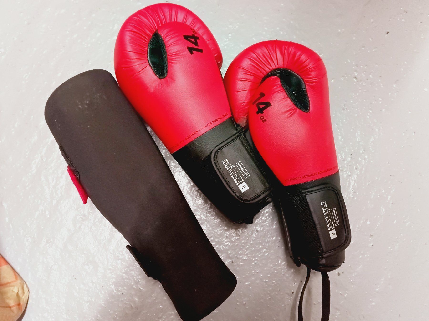 Schutz & Schoner: Boxhandschuhe Schienbeischoner Kopfschutz – Neu (gemäss Beschreibung) aus Staufen von fbe_v8pv