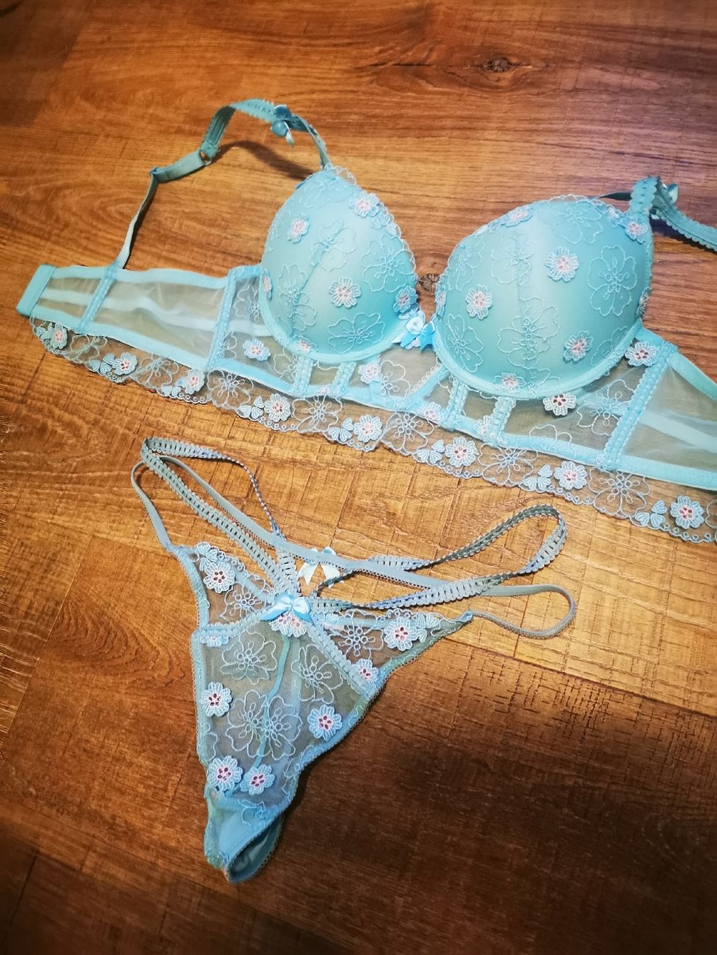Altra biancheria intima: Frühling Blumen BH mit passendem Slip, Grösse 75C – Nuovo (secondo la descrizione) da Balsthal venduto da Leila_Luna