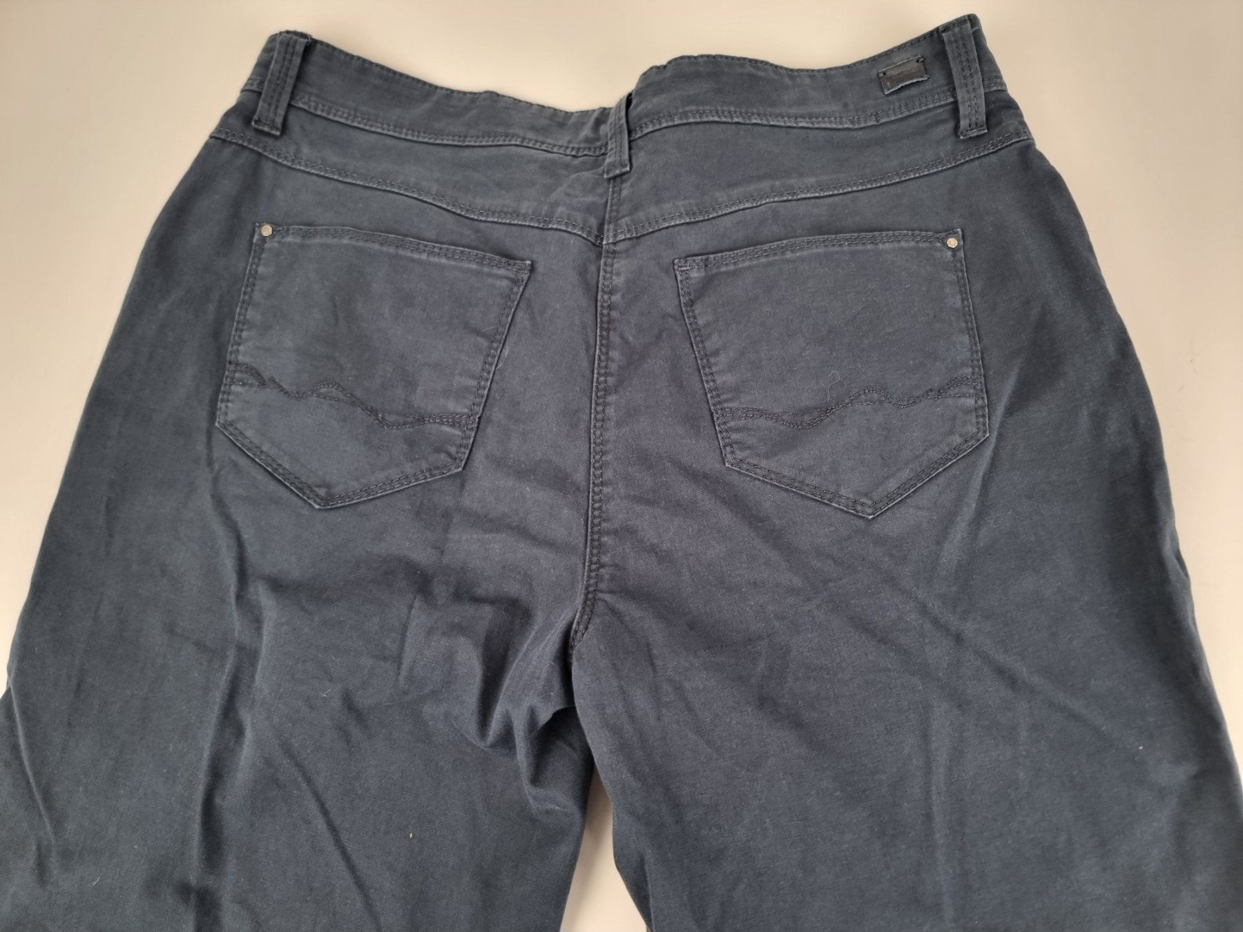 Jeans: Frauenjeans – D'occasion à Urtenen-Schönbühl par Restwert_Schoenbuehl 1