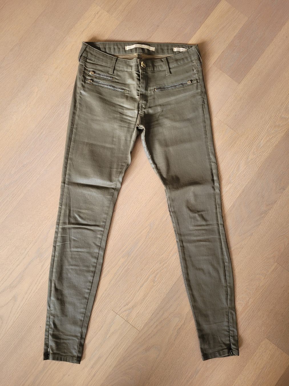 Zara Pantaloni: Khaki Zara Hose, Grösse 36 – Usato da Zürich venduto da cas_h8ty