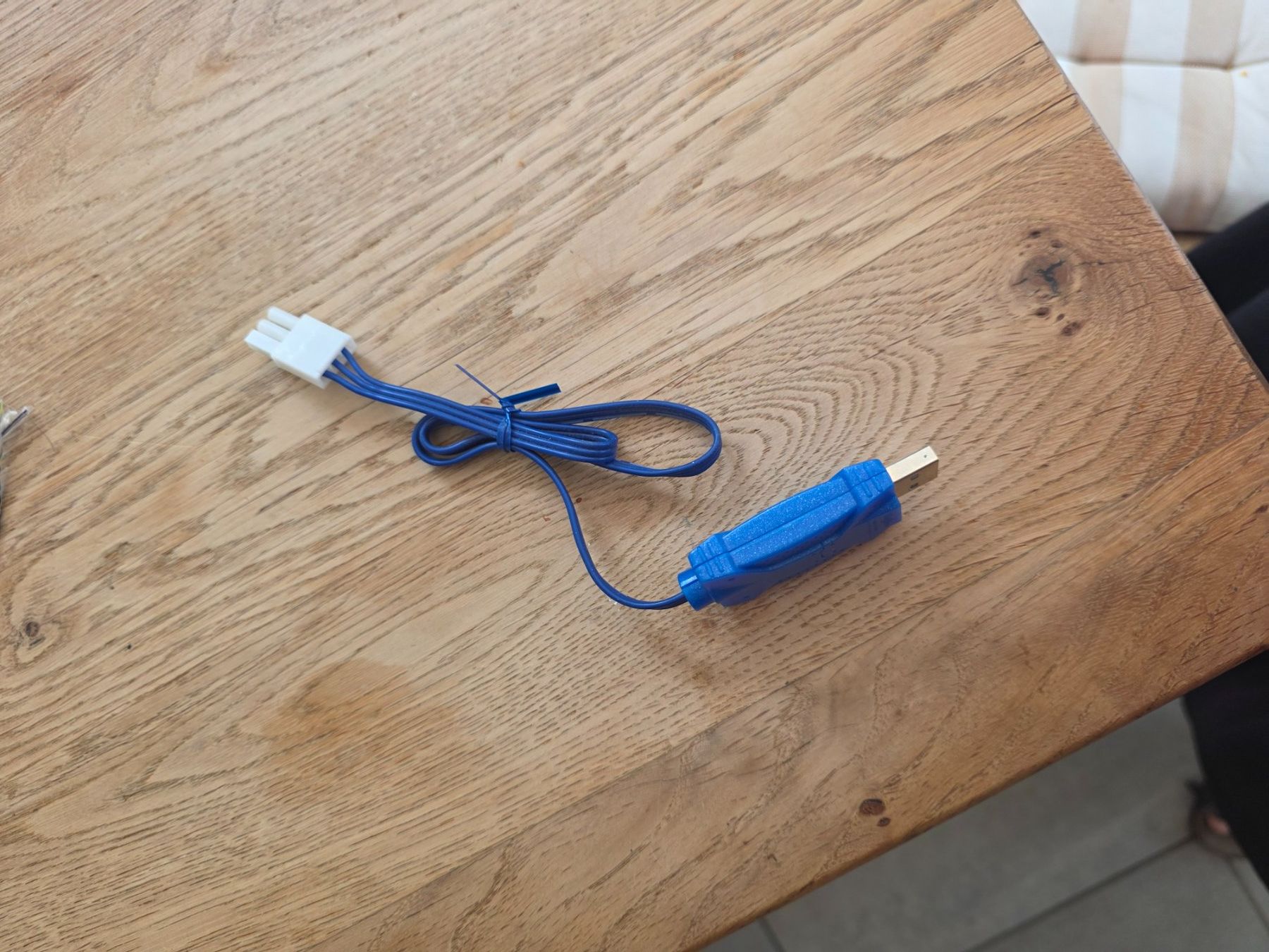 Modellismo RC: elektrisches Auto - inkl. Ladekabel – Usato da Aarwangen venduto da hammett