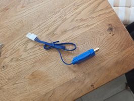 elektrisches Auto - inkl. Ladekabel