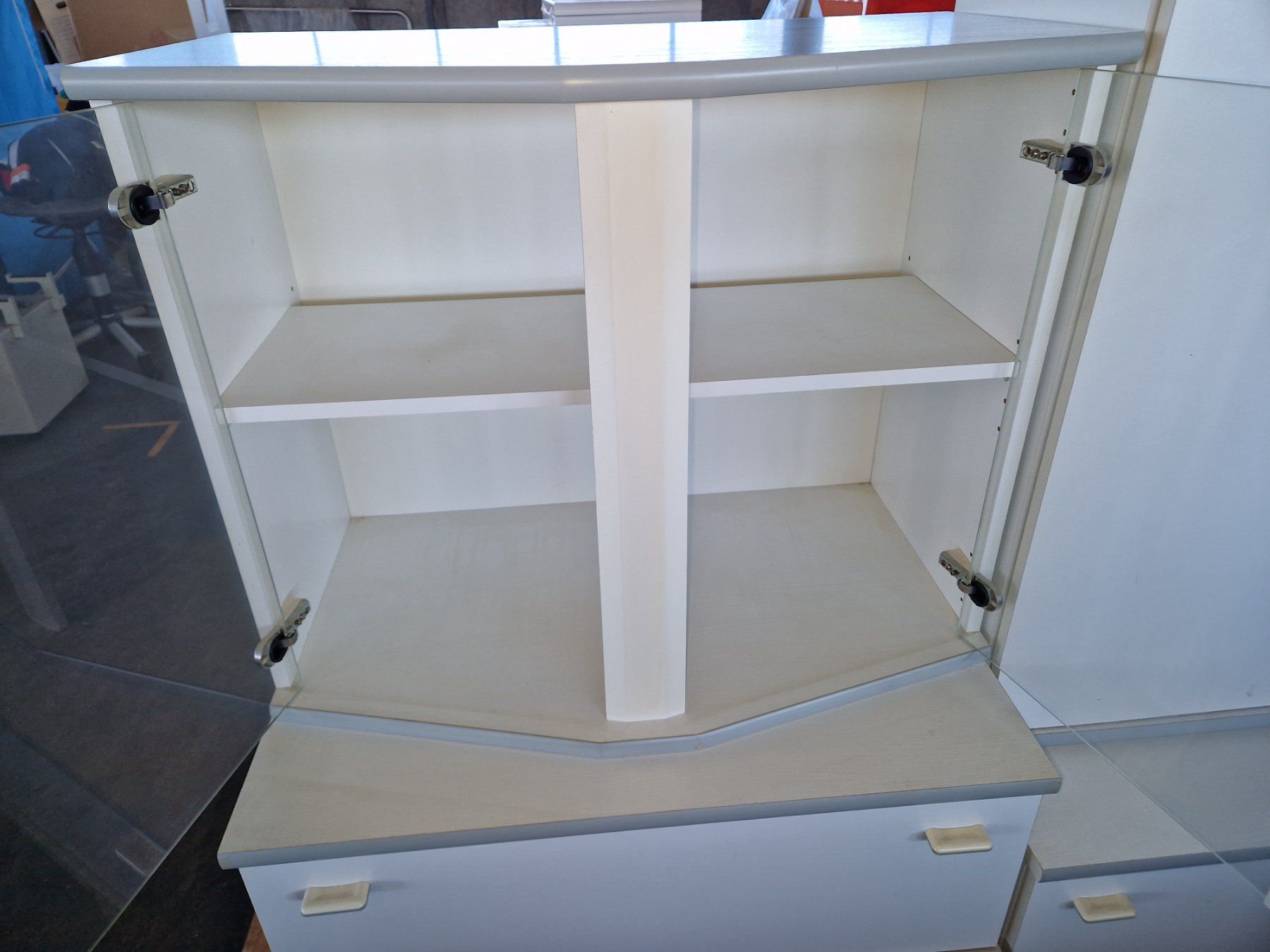 Regale: 2 Wohnwand Elemente , teilbar, Vitrinr mit Licht 160x150 – Gebraucht aus Wädenswil von verebe 2