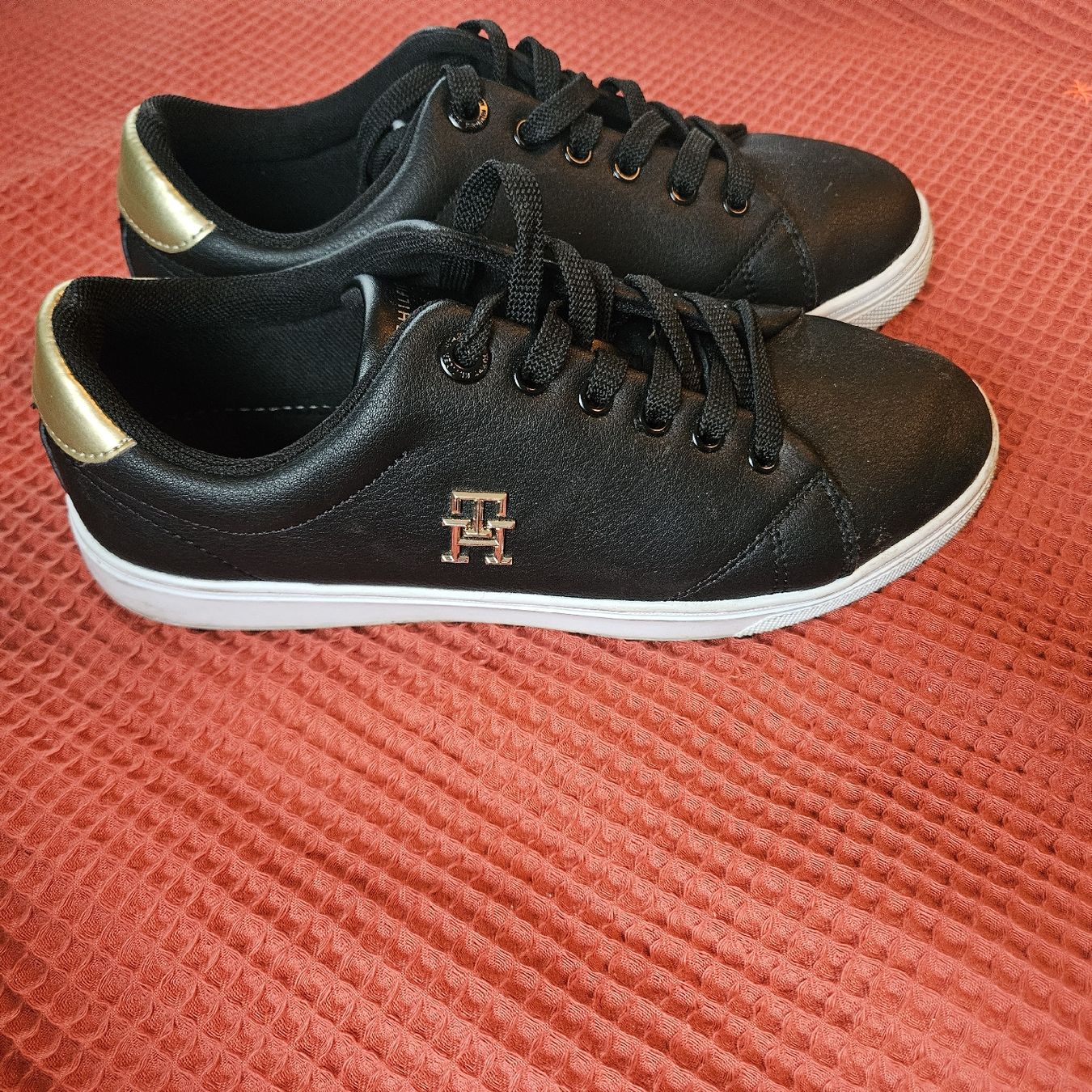 Tommy Hilfiger Damenschuhe: Tommy Hilfiger Sneaker Gr.37 – Neu (gemäss Beschreibung) aus Herrliberg von daki0017