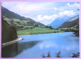 Le gracieux lac d' accumulation de Rossinière