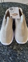 Leichte Slipper beige Grösse 37 neu mit Etikett