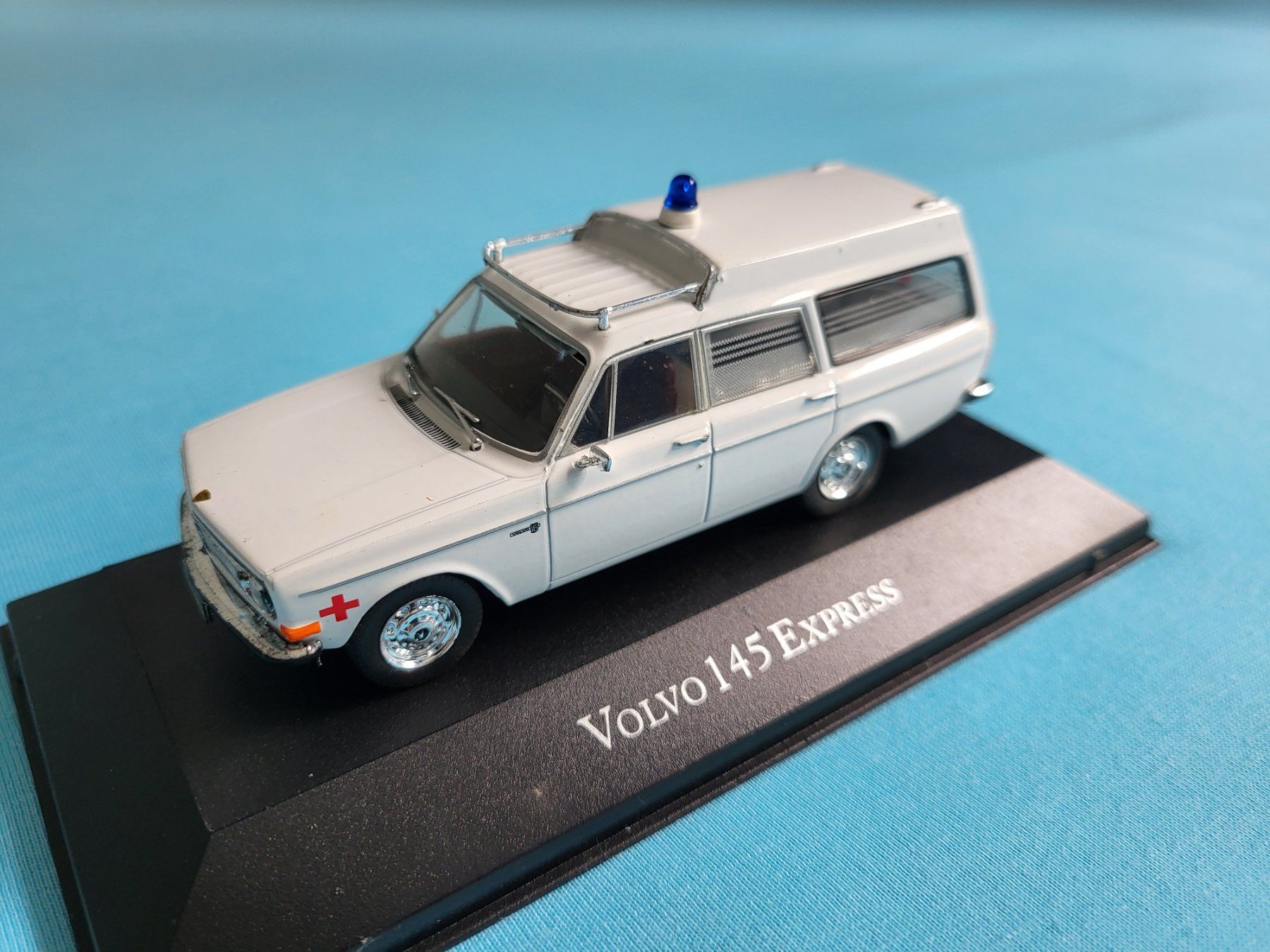 Volvo Modellautos: Volvo 145 Express Red Cross Ambulance – Neu (gemäss Beschreibung) aus Glattbrugg von PhilKrill