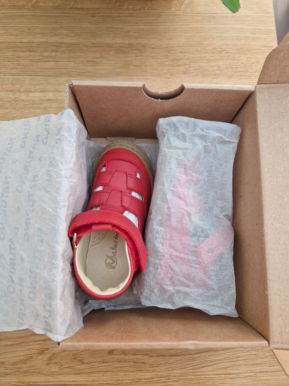 Naturino Schuhe für Jungen: Naturino red sandals size 23 leather hook-and-loop – Neu und originalverpackt aus Plan-les-Ouates von cniewola 1