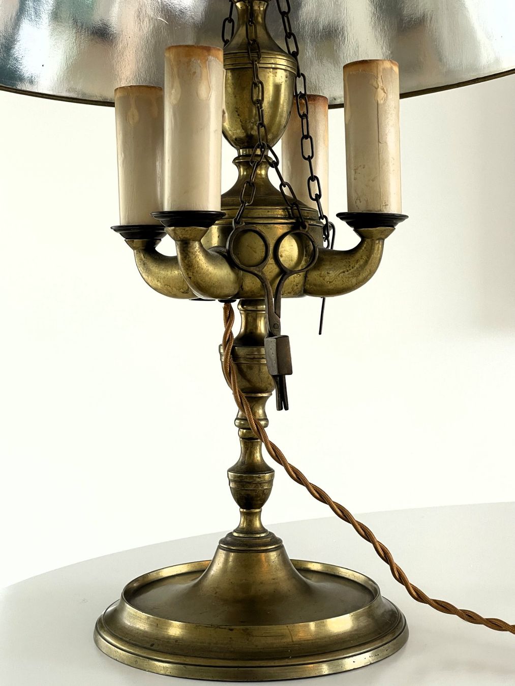 Lampade: Antike Tischlampe aus Messing – Usato da Luzern venduto da Poa 1