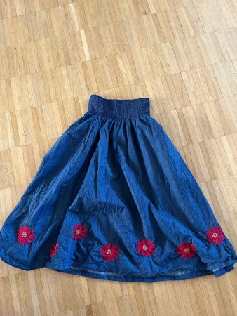 Lässiger, bestickter Jeansjupe von Tatti Collection