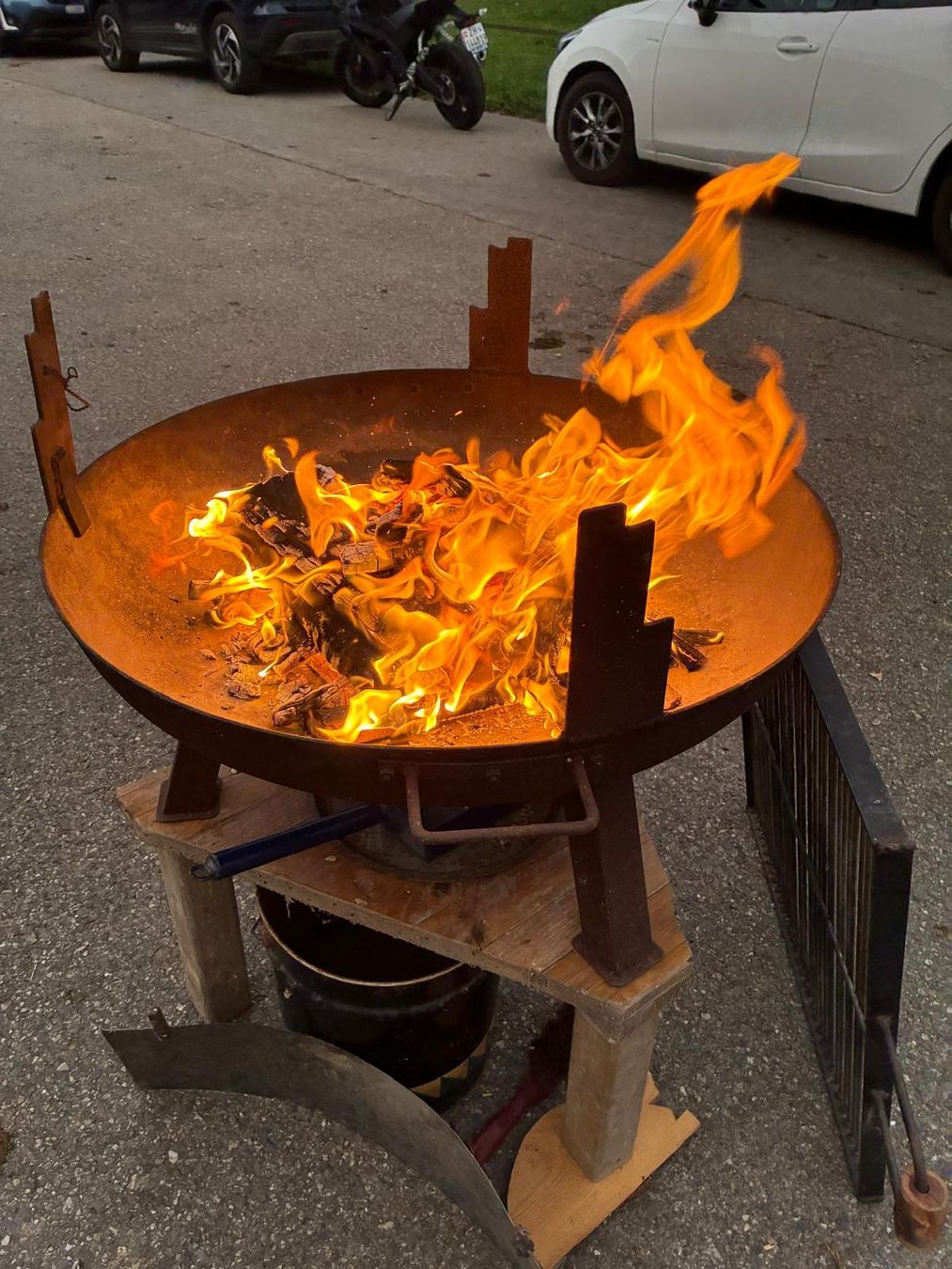 Feuerschale: Feuerschale mit Grillrost gebraucht – Gebraucht aus Stallikon von FunkoPop_CH 4