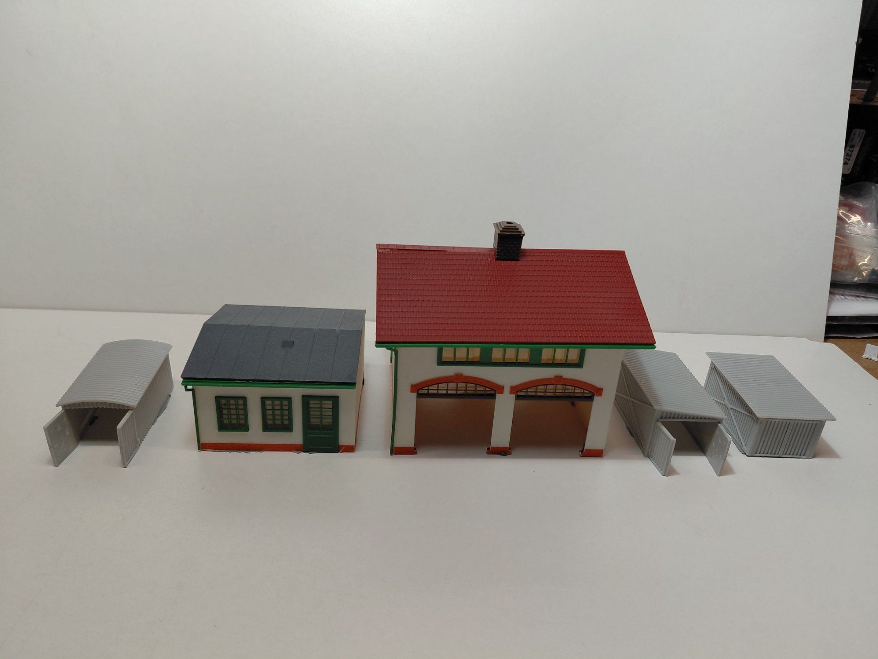 Modelleisenbahnen: Häuschen-Set mit fünf Teilen – Gebraucht aus Bern von ascona43 3
