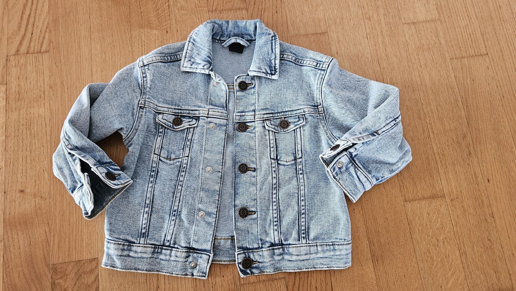 Giacche: Jeansjacke Grösse 104 – Usato da Rickenbach SO venduto da S.u.n.s.h.i.n.e.83