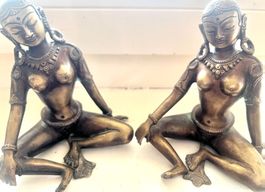 Zwei massive Messingfiguren der Göttin Parvati