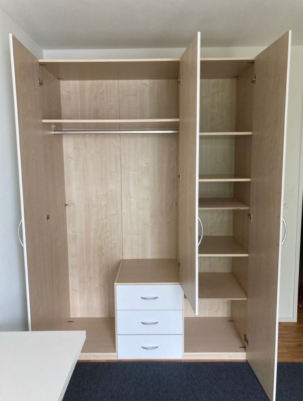 Armoires: Wardrobe/keller storage - no middle door – D'occasion à Kloten par vla_98tl 1