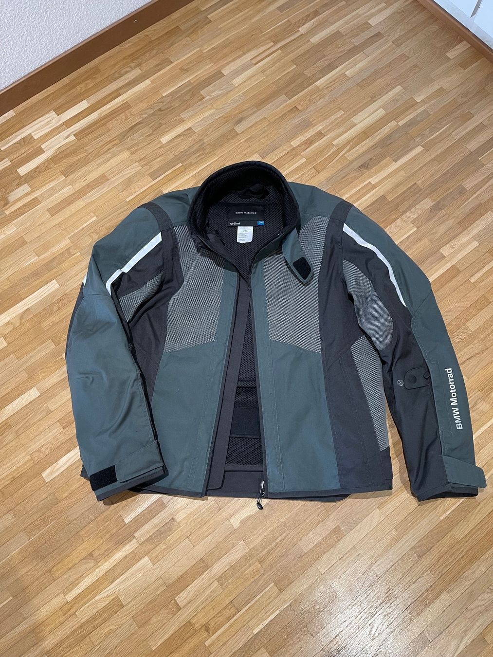 BMW Jacken: BMW Motorrad Jacke Airshell (54) – Gebraucht aus Luzern von