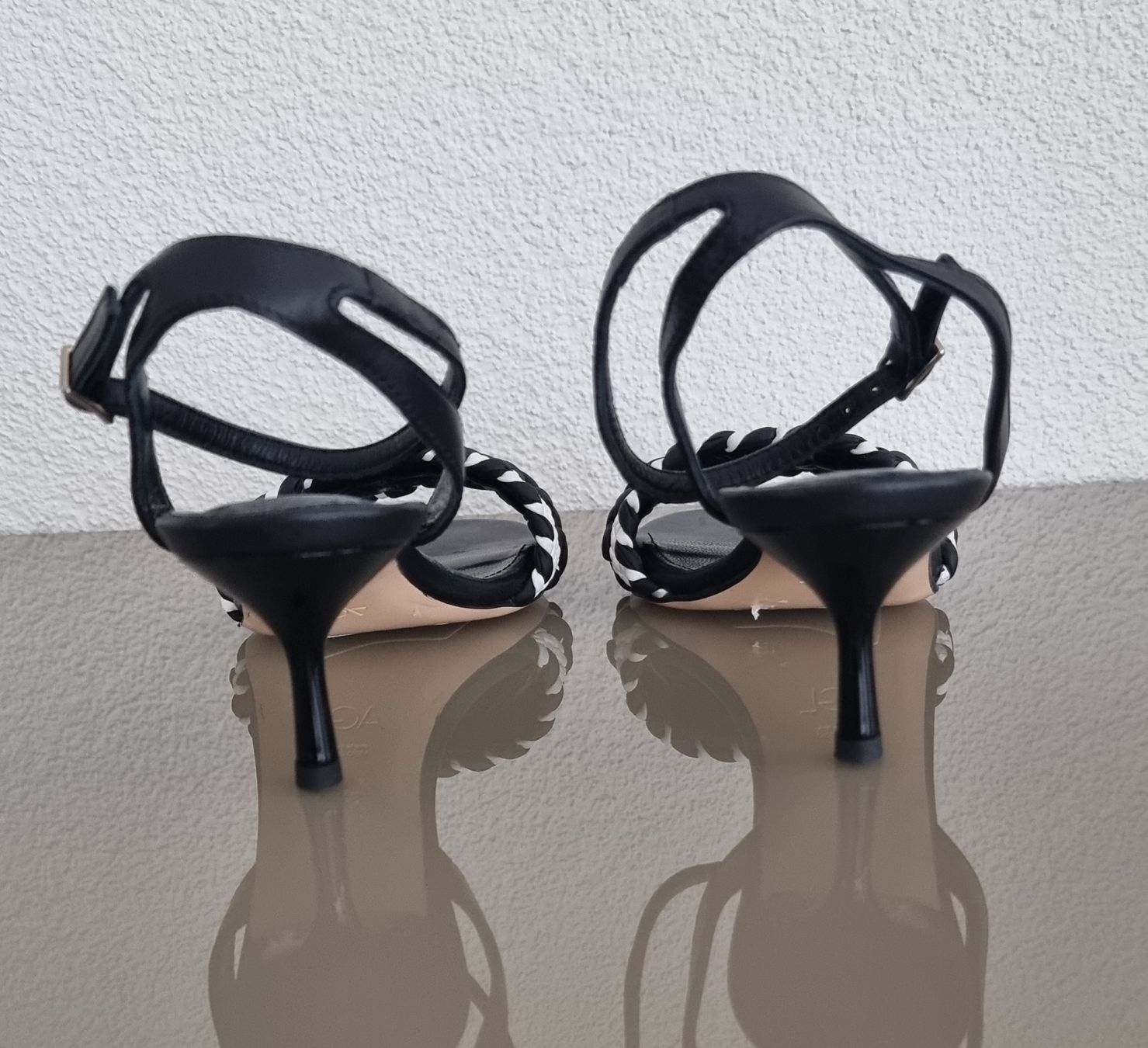 AGL Scarpe da donna: Sandale AGL 37.5 schwarz Leder – Nuovo e nell'imballaggio originale da Untereggen venduto da cla_kb2w 2