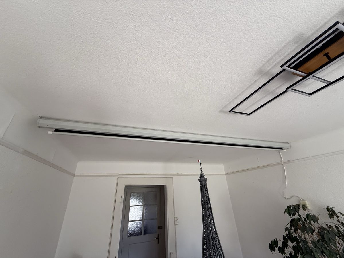Autres accessoires: Écran de projection rétractable blanc 300cm largeur – D'occasion à Bulle par fra_7wng 2