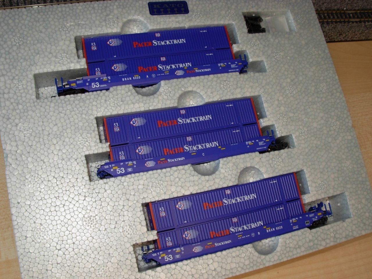 Kato Modellini di ferrovie: N: USA 2 x 3 Containerwagen – Nuovo (secondo la descrizione) da Oberrieden venduto da Hobbyschiff 1