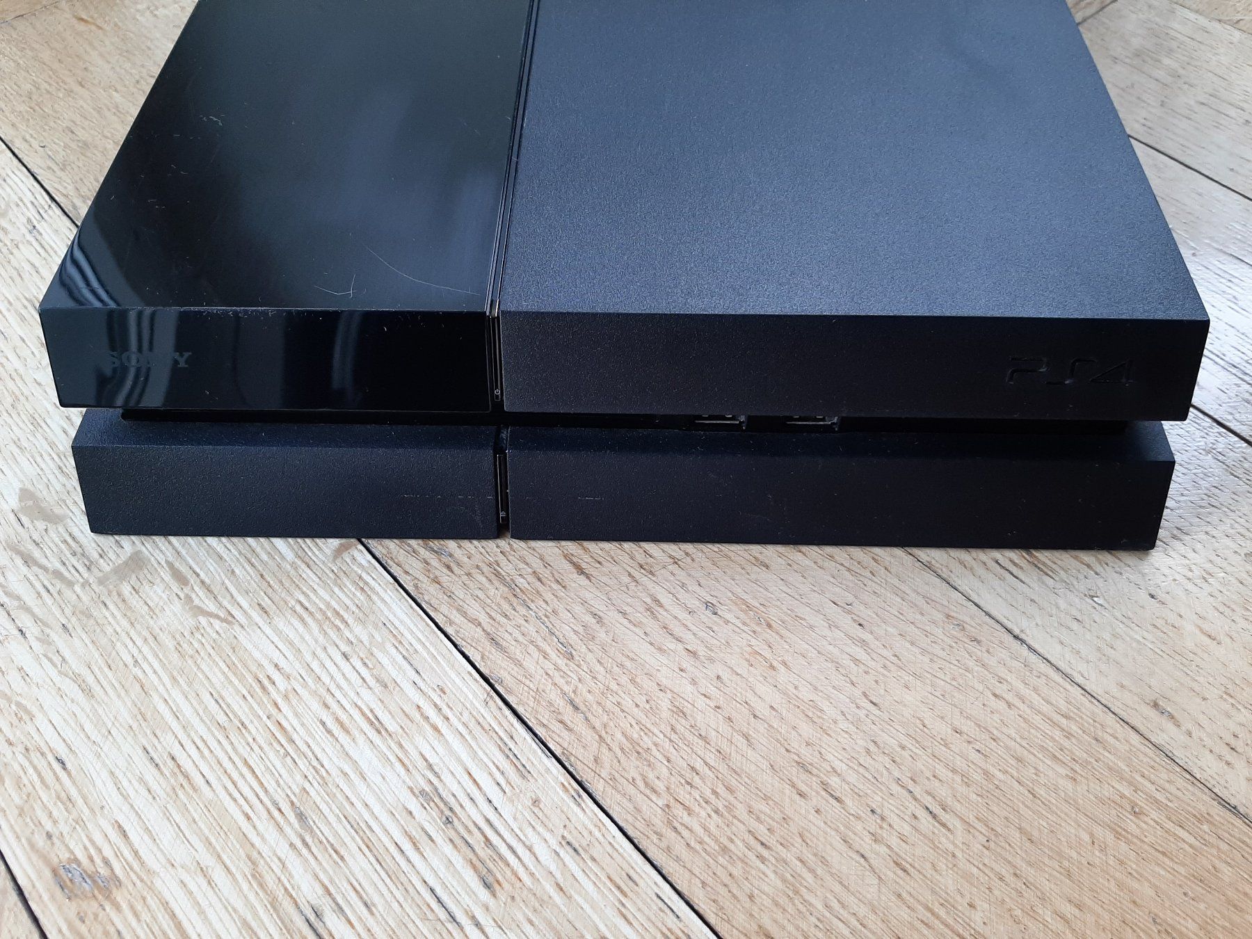 Sony Console: PS4 Konsole 500GB inkl. Controller und Zubehör – Usato da Zürich venduto da Chrishol 4