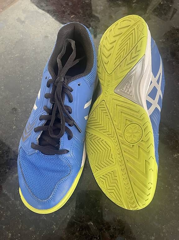 Herrenschuhe: Hallenschuhe ASICS Grösse 40 – Gebraucht aus Fahrwangen von ATV-Funware 1