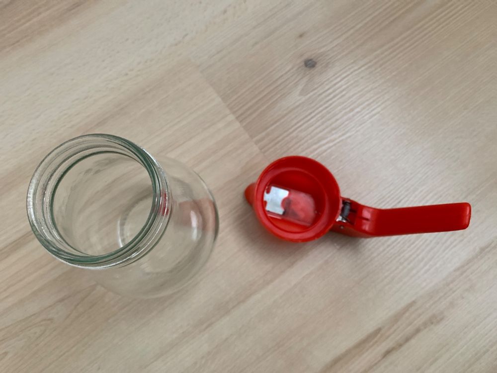 Sossenspender oder Milchspender 3
