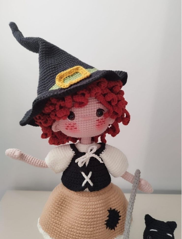 Bambole: Crocheted Witch Doll with Cat, Halloween – Nuovo e nell'imballaggio originale da Arnex-sur-Orbe venduto da can_97vn 2