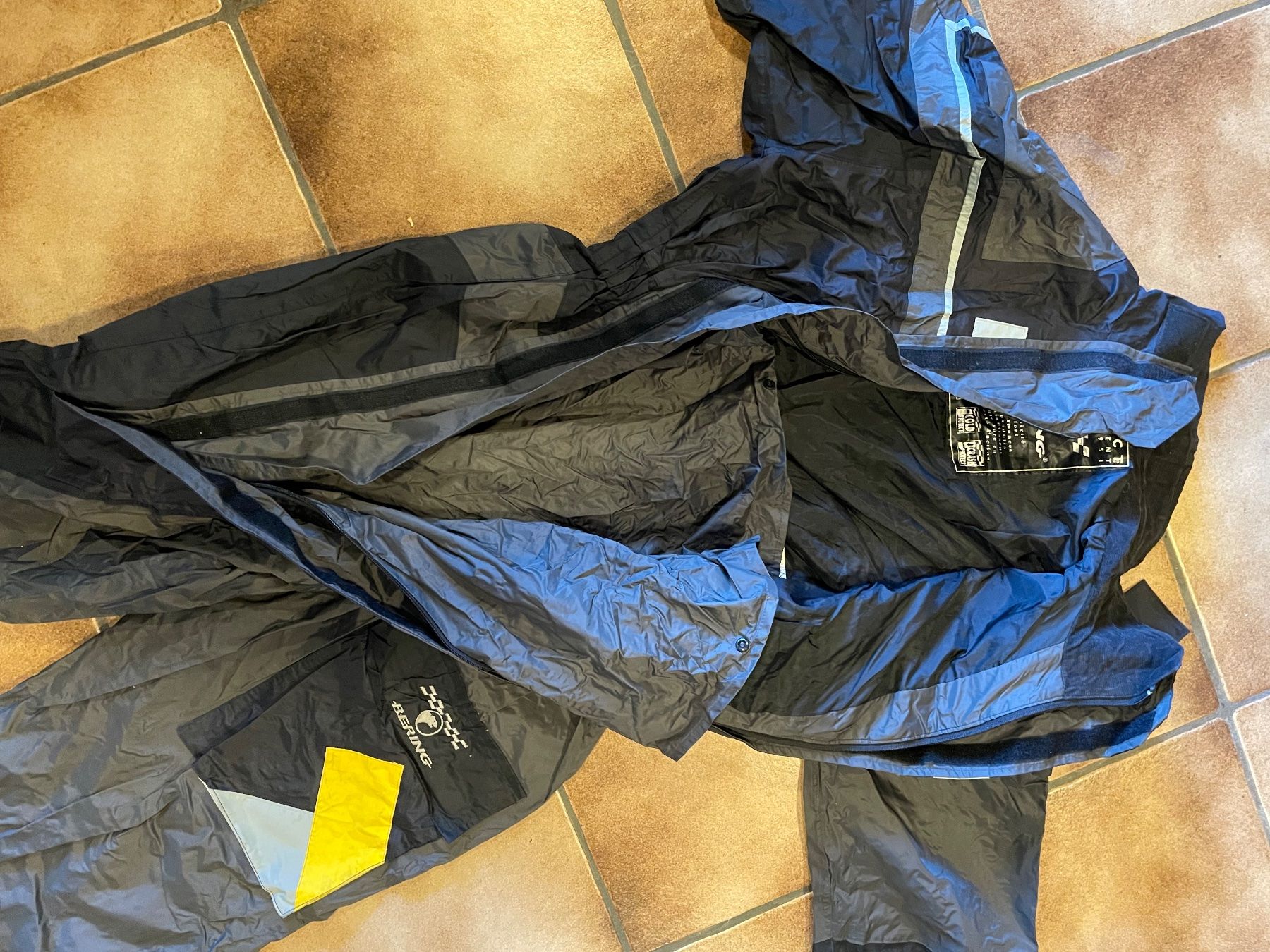 Lotti di vestiti: Combinaison pluie moto – Usato da Grattavache venduto da Benterra 2