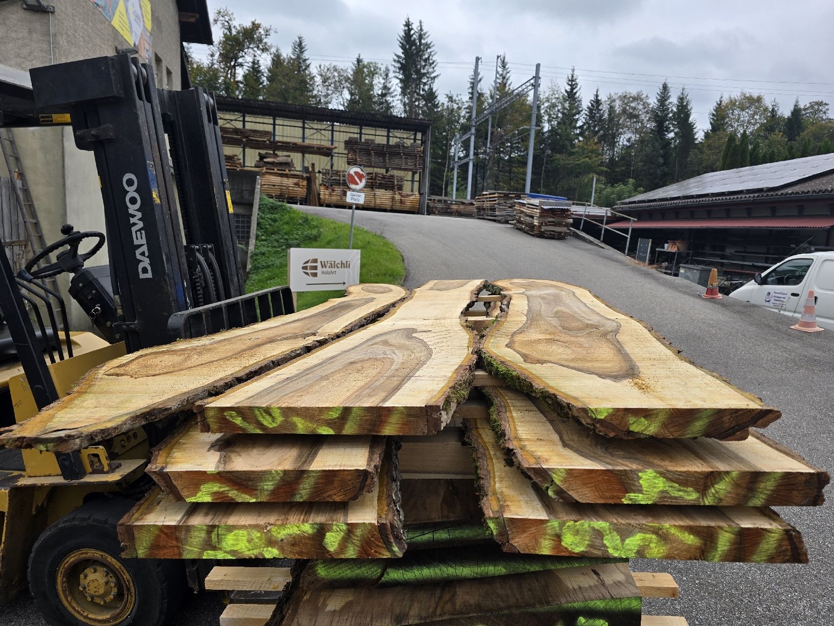 Holzartikel: Nussbaumbretter – Neu (gemäss Beschreibung) aus Ramsei von Waelchris