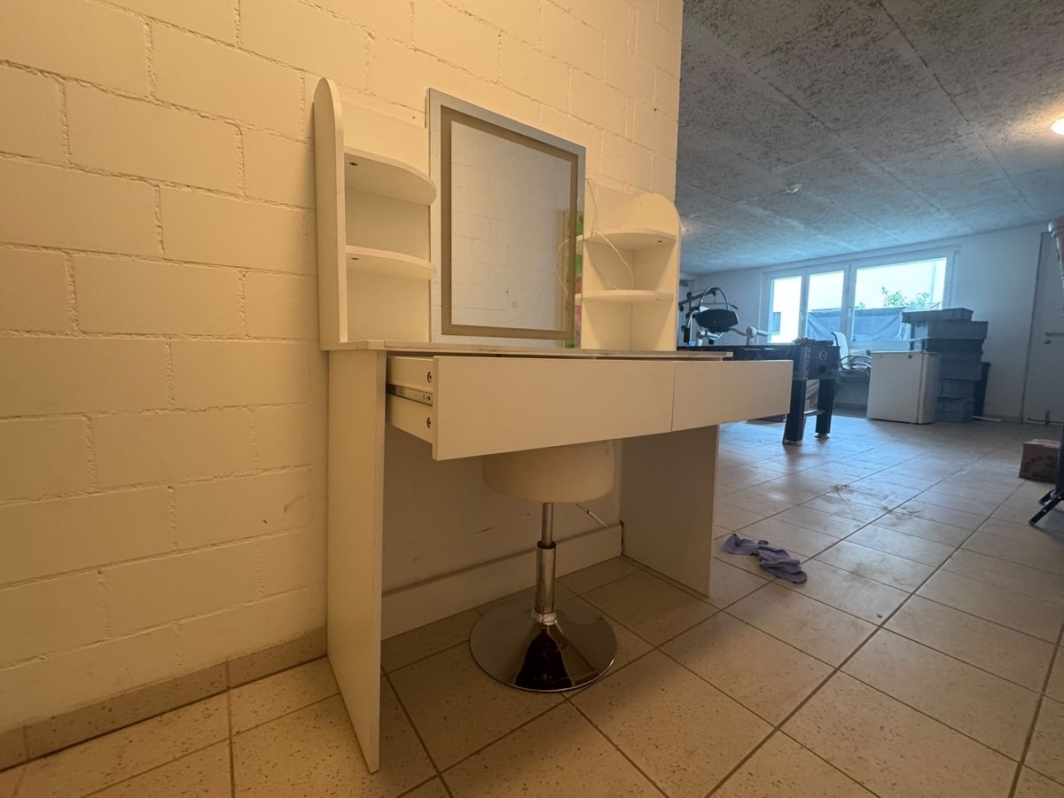 Schminktische: Schminktisch – Defekt aus Emmenbrücke von Cupra03 2