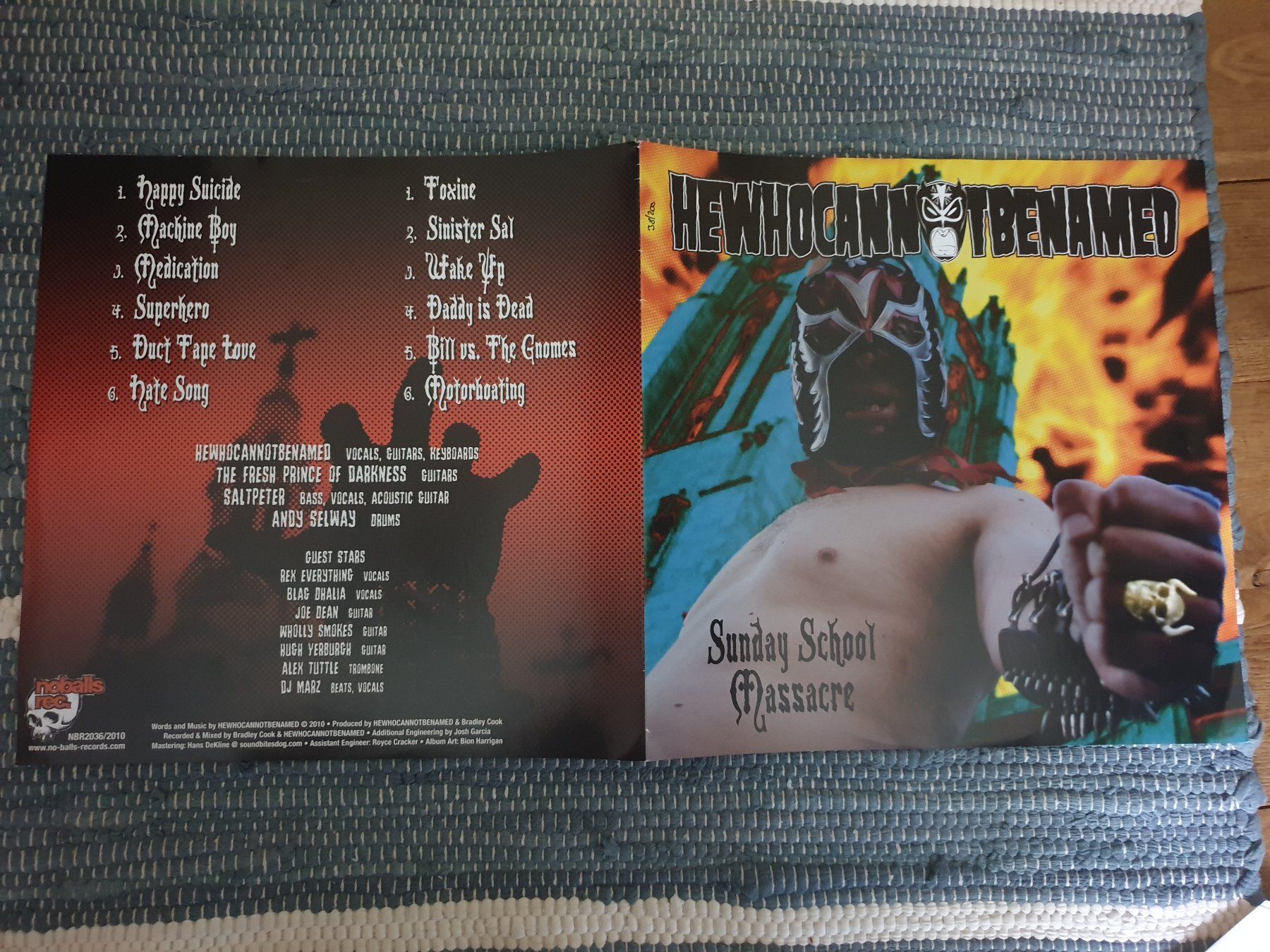 Dischi in vinile: Hewhocannotbenamed – Sunday School Massacre – Usato da zürich venduto da ultraviolet