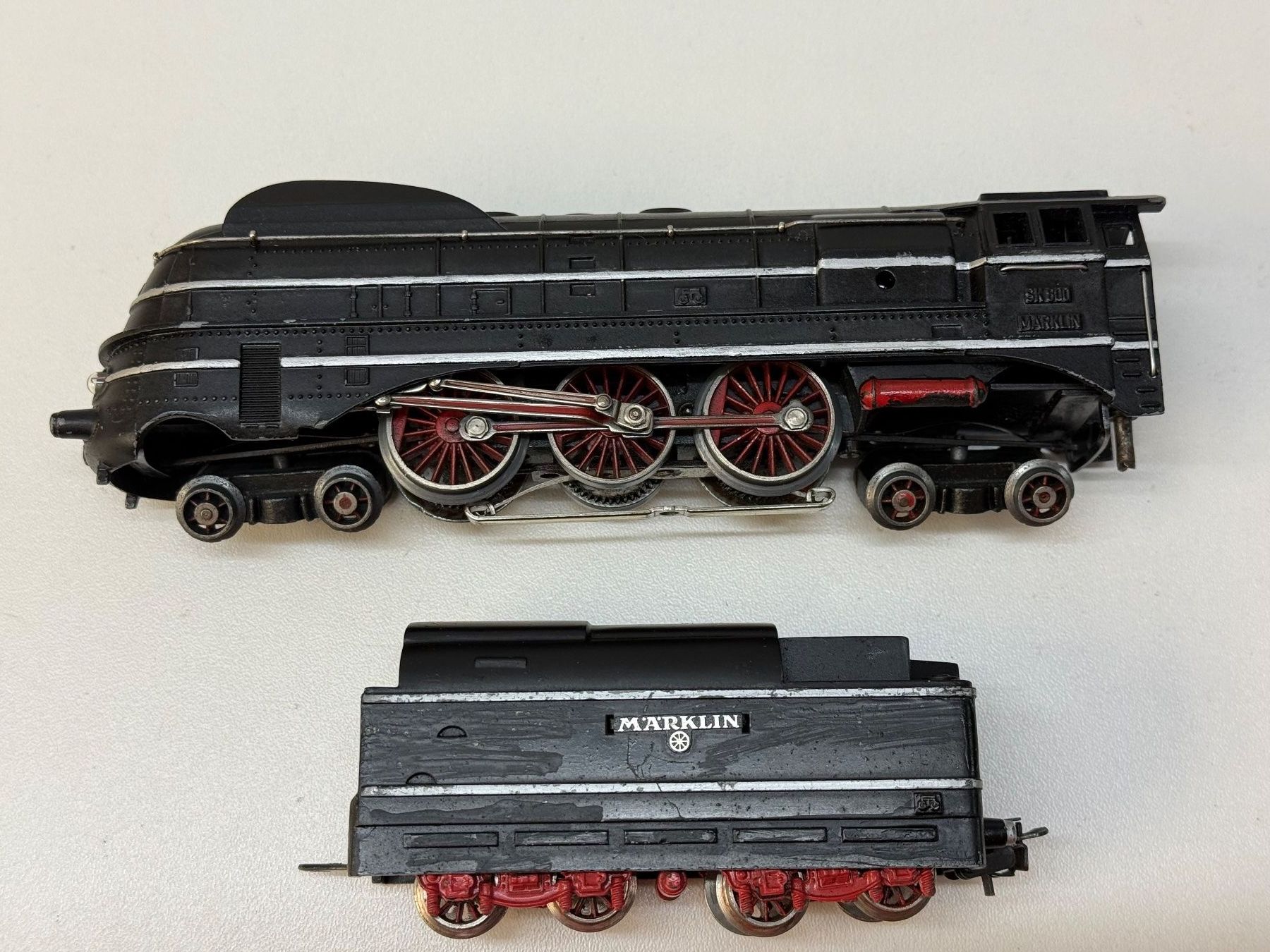 Märklin Modellini di ferrovie: Märklin SK 800, Dampflok mit Tender "Stromlinienform" – Usato da Hinwil venduto da Johann57 1