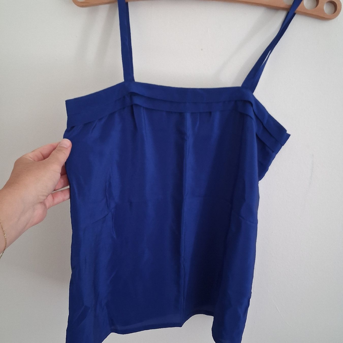 Top: Swiss Made Silk Blouse Royal Blue  – Nuovo (secondo la descrizione) da Wil SG venduto da tre_g2l7 1
