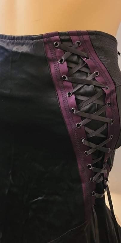 Gonne: Lip Service Goth Gothic Vintage Satin – Nuovo (secondo la descrizione) da Eglisau venduto da Durango-Eduardo 2