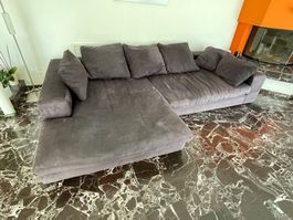 Gemütliches Sofa, grau