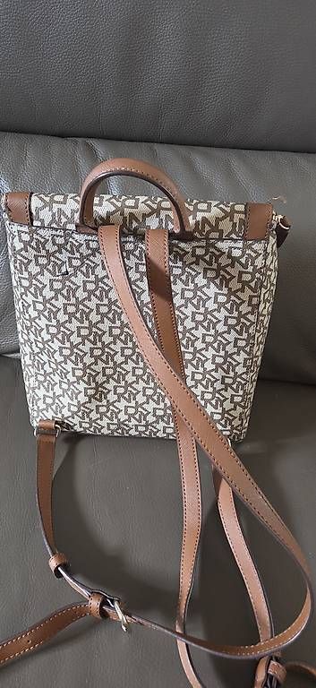 Zaini: DKNY Tagesrucksack  – Usato da Lengnau BE venduto da son_n6n8 2