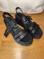 Schwarze Tamaris Plateau Sandalen, Gr. 38 -
