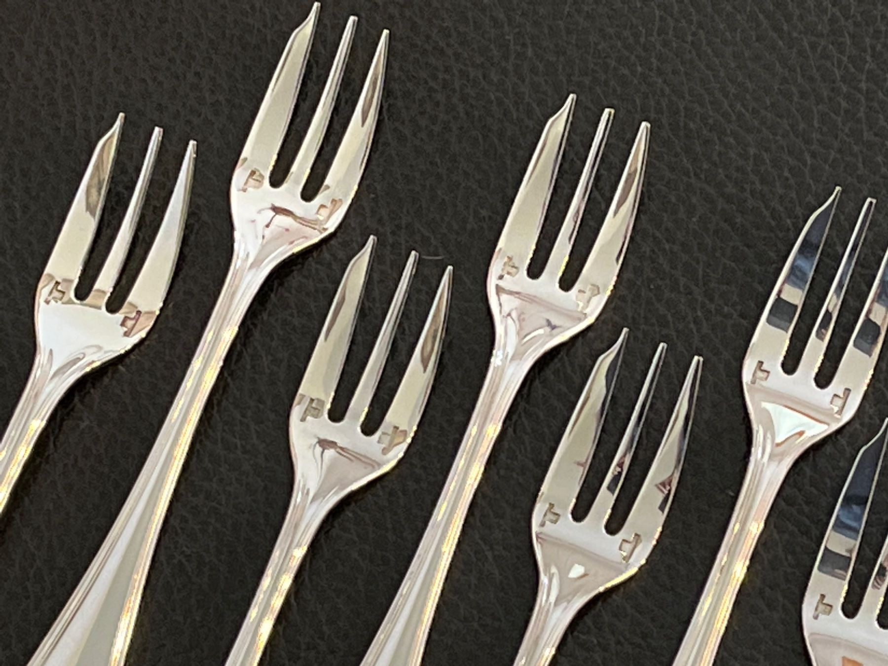 Christofle Gabeln: Christofle Spatour 8x fourchettes à gâteau – Neu (gemäss Beschreibung) aus Morges von bijouxsterling2019 1